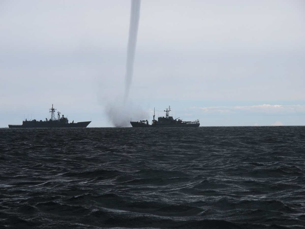 Una violenta tromba d'aria marina colpisce la costa russa. Ecco il video!